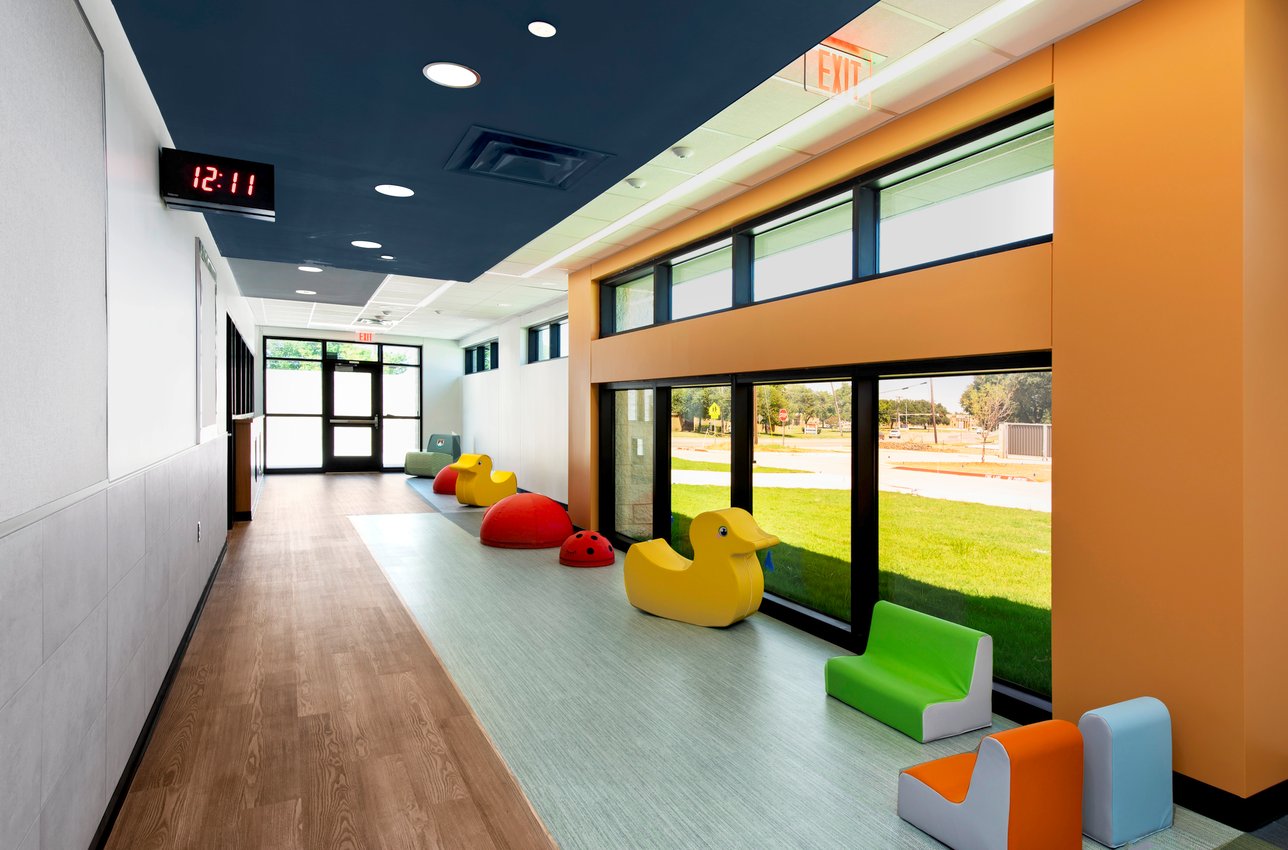14-Wing2_hall