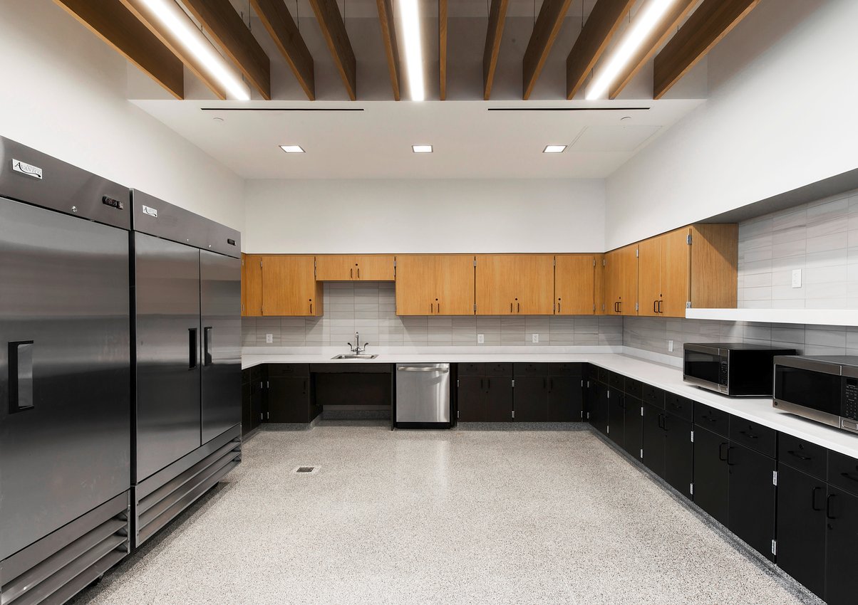 15-breakroom2_kitchen