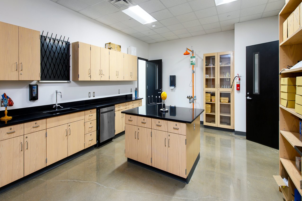 19-AISD Rodriguez Jr. High_science2