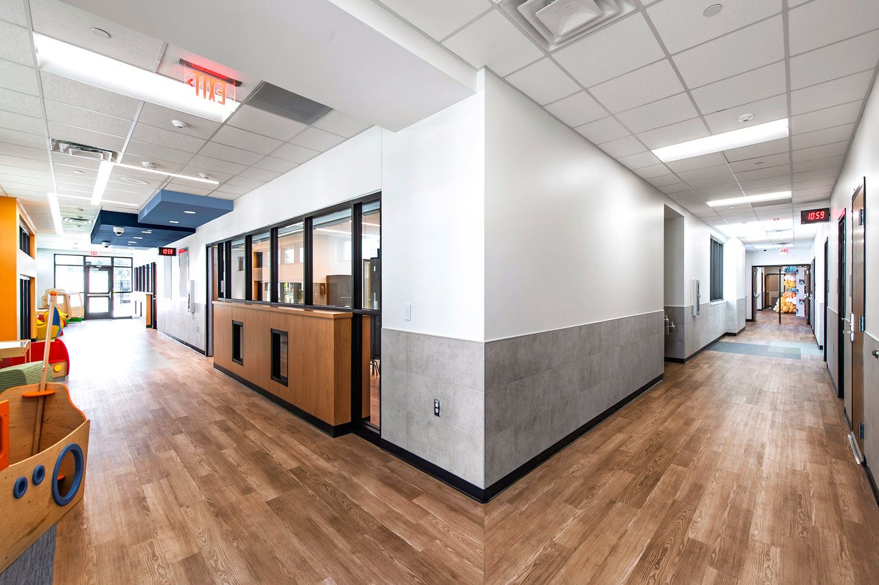 22-Wing3_hall