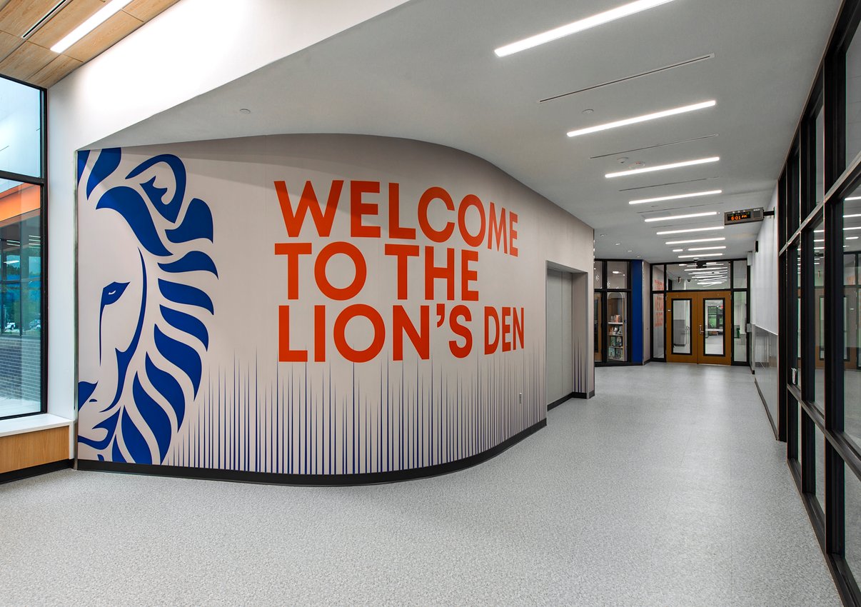 23a-LionsHallway4 to library