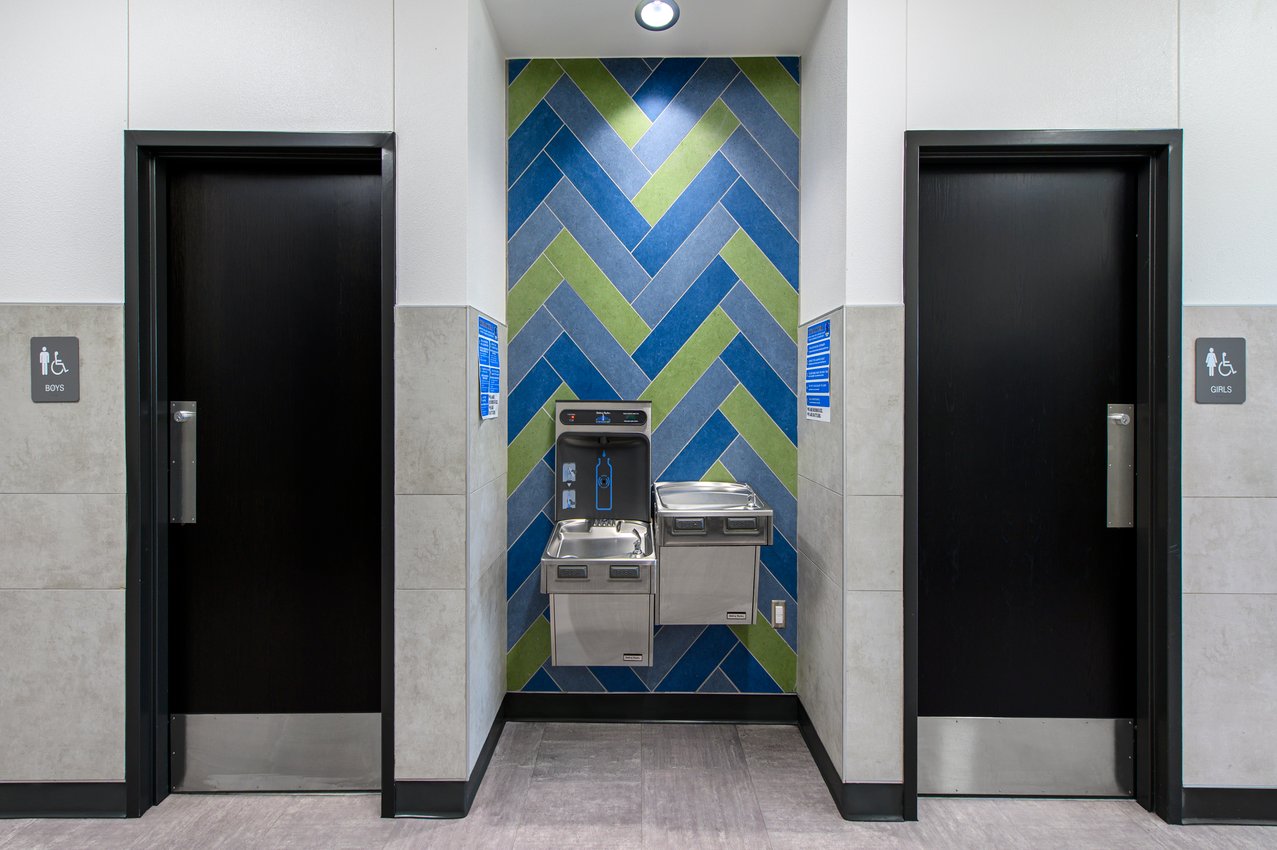 27-AISD Rodriguez Jr. High_water_fountain