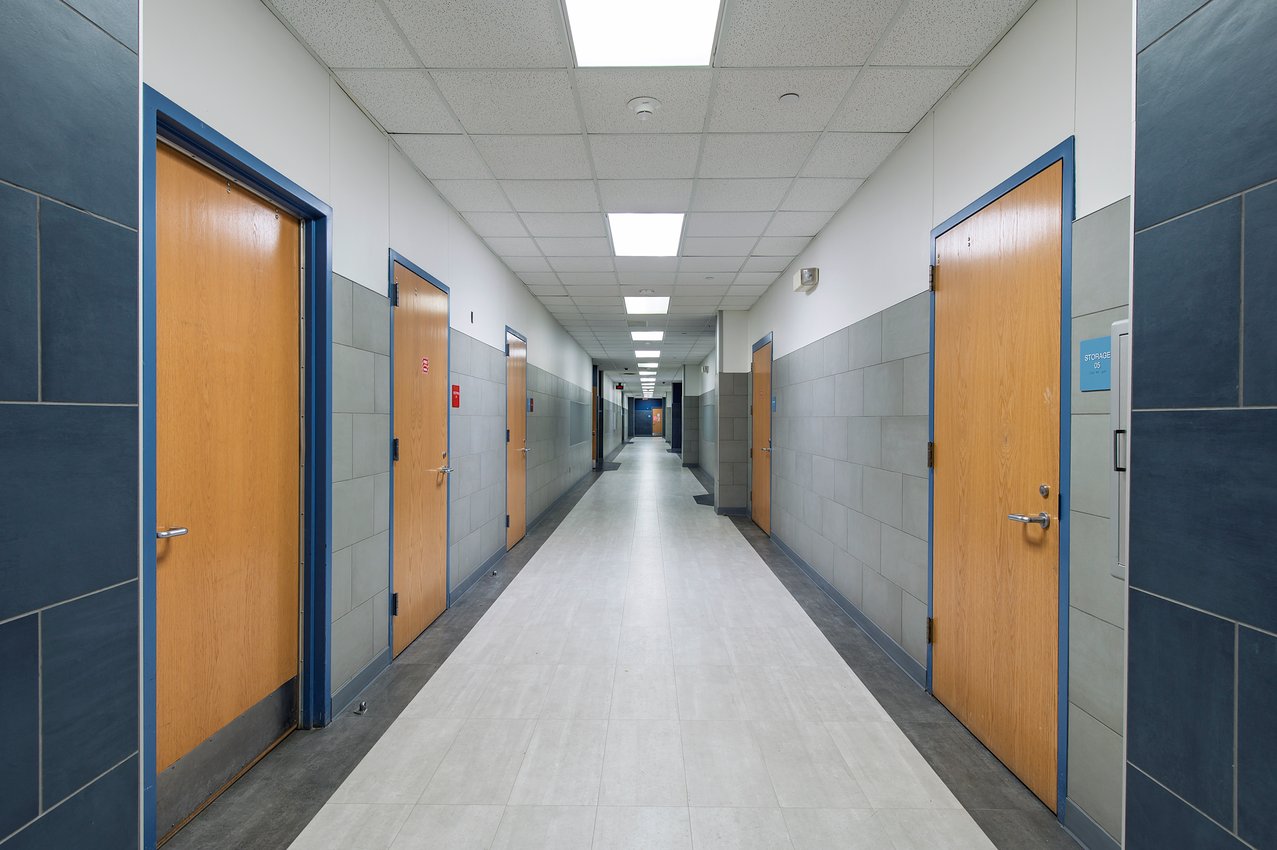 3-UnitB_hallway
