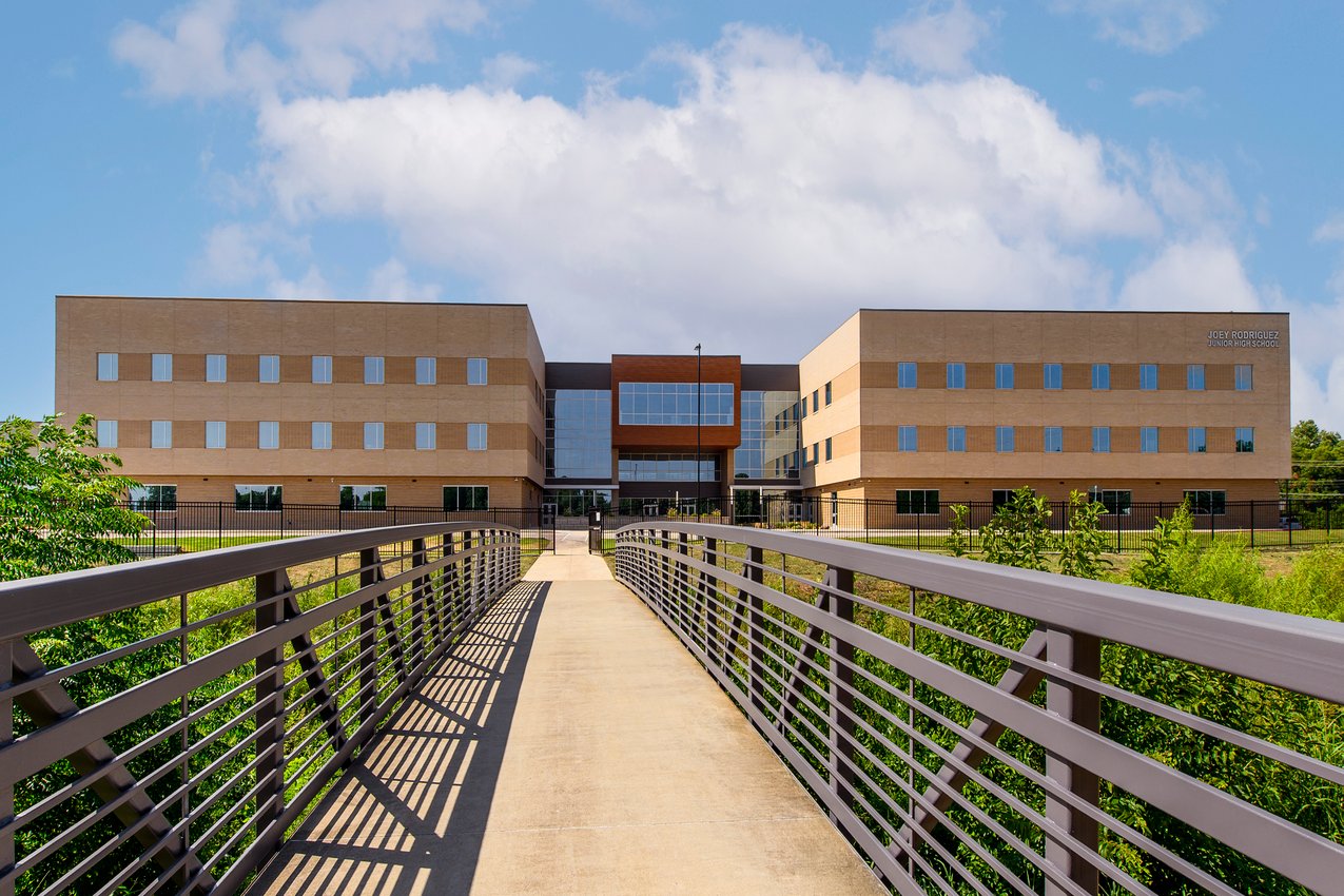 4-Arlington Rodriguez Jr. High_bridge