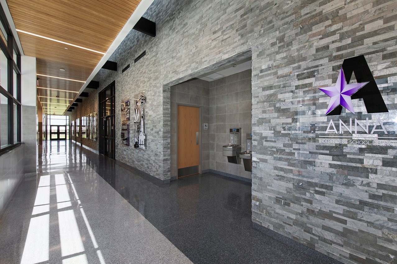 5-story_hall_bathrooms