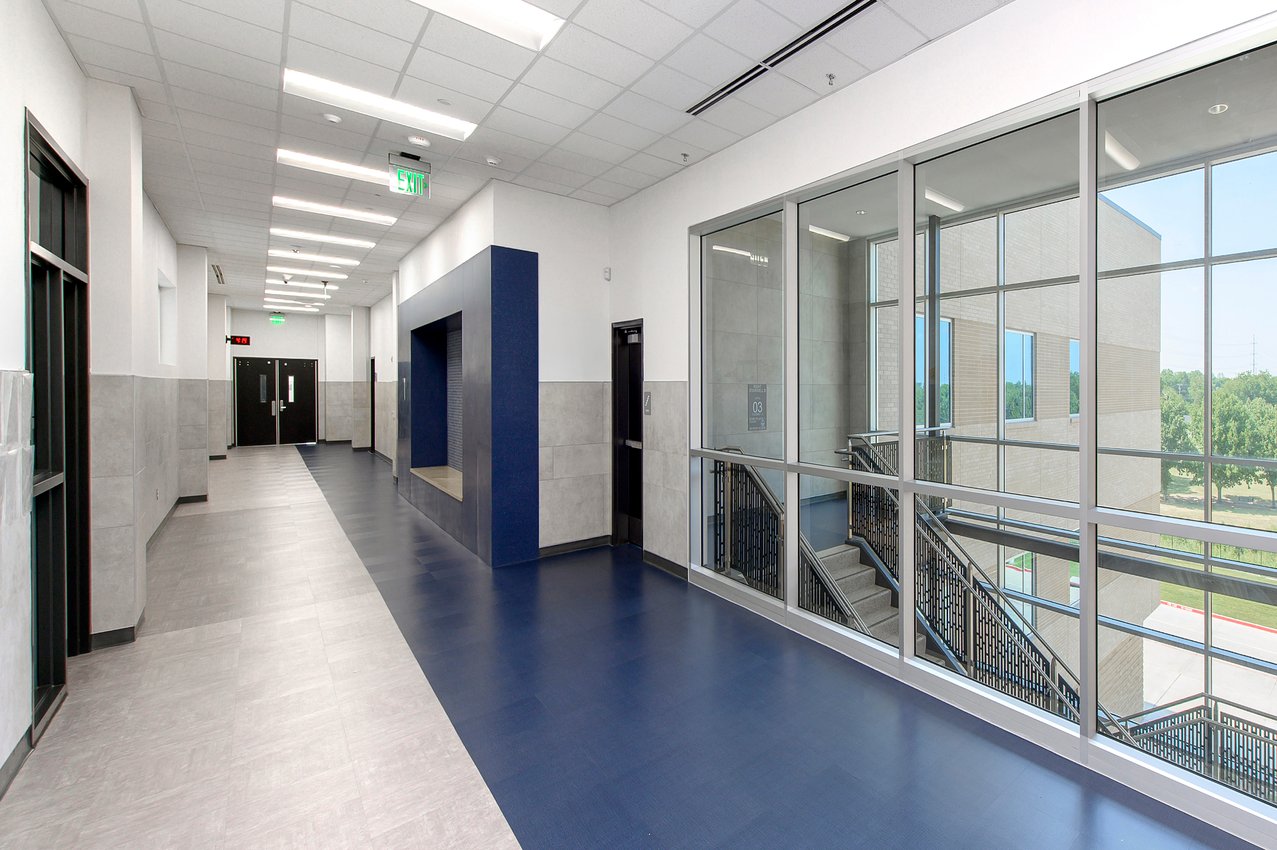 56-AISD Rodriguez Jr. High_3rd_floor_hall