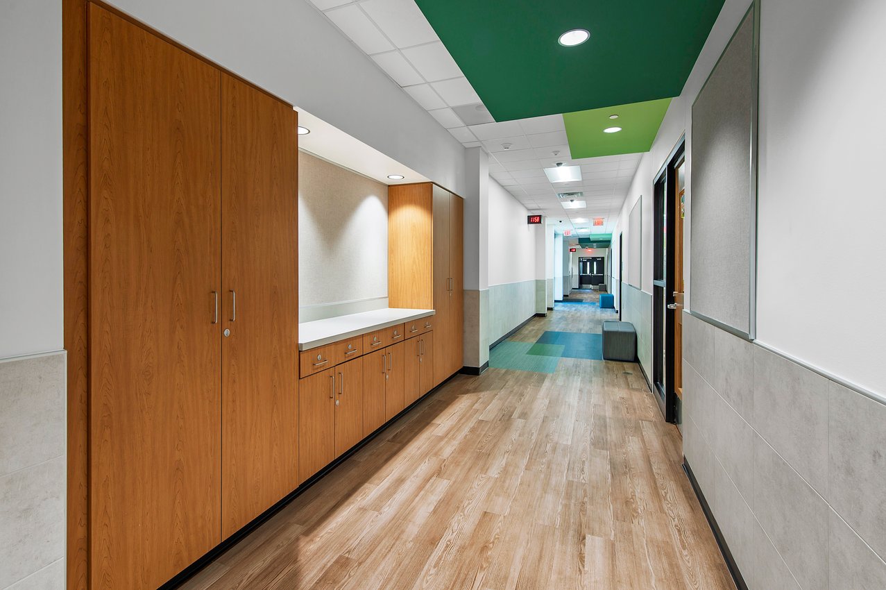 8-Wing1_hall2